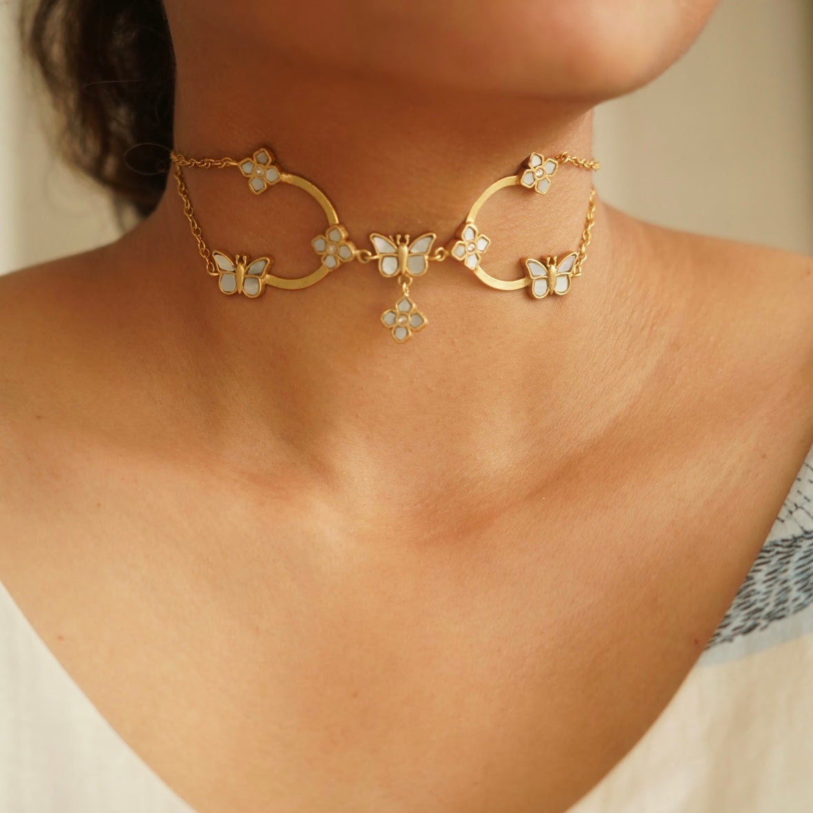 Mariposa Bow tie Choker