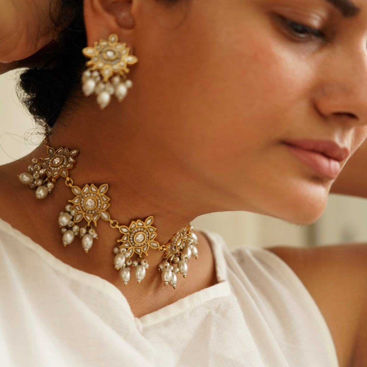 Azhagi Set - Choker and Earrings