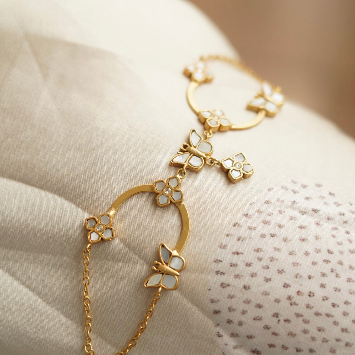 Mariposa Bow tie Choker