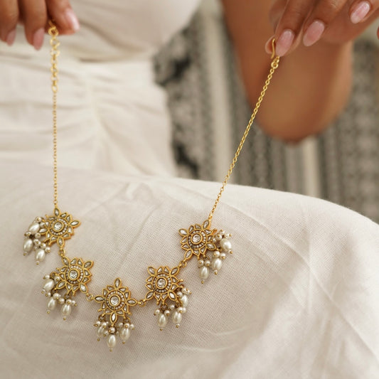 Azhagi Necklace