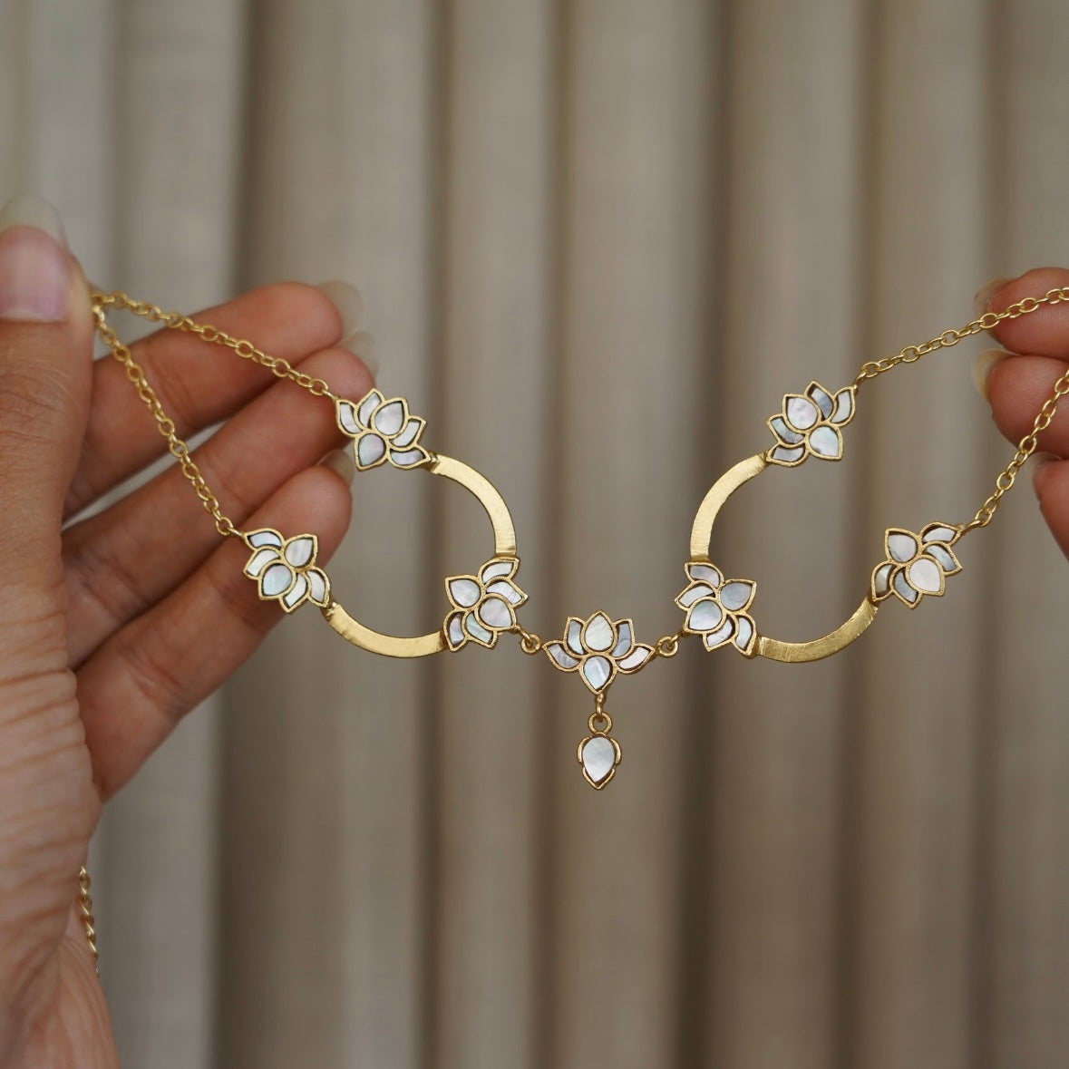 Niloufar Bow Tie Choker