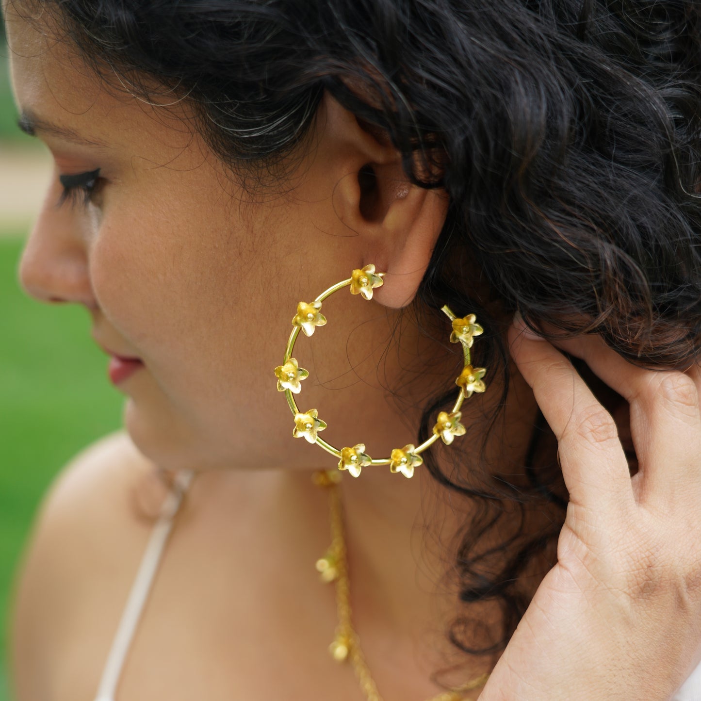 Raatrani Hoop Earrings