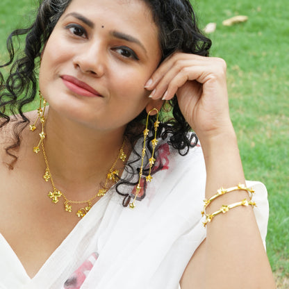 Raatrani Shoulder Duster earrings