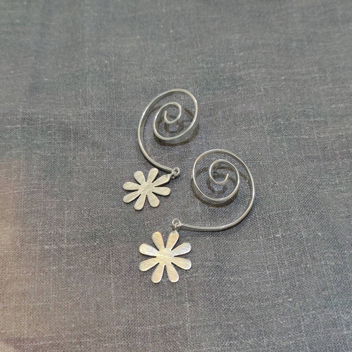Basanti Spiral Earrings - silver plating