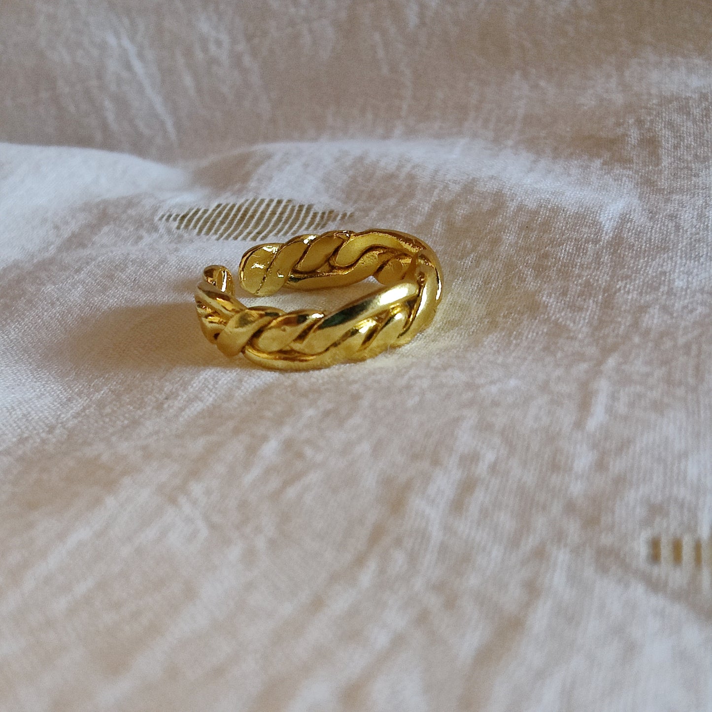 Rope adjustable ring